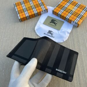 Iconic Monogram Slim Essential Wallet